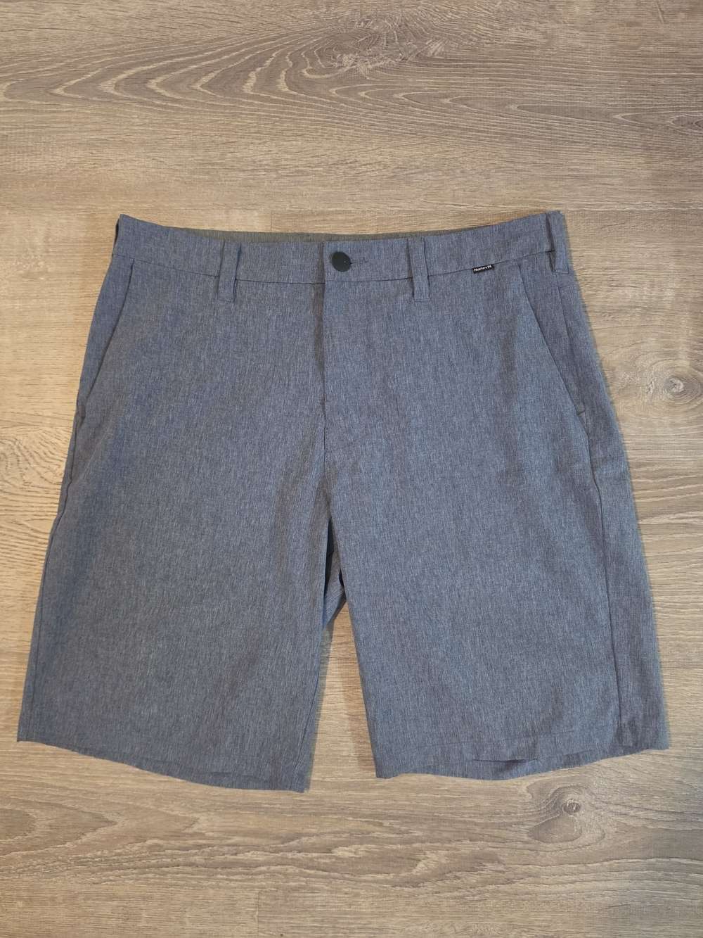 Hurley Men's Heather Gray Flat-Front Shorts. Size 32
